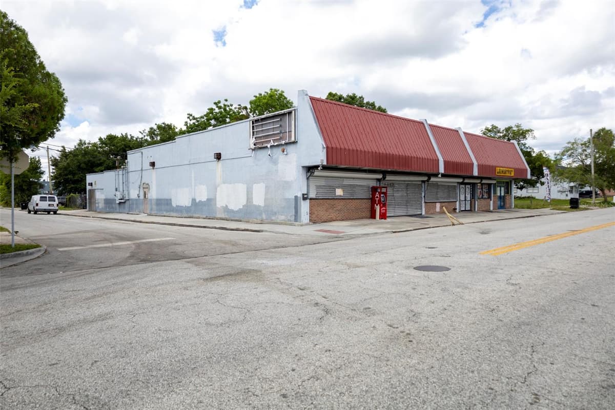 716 ROBINSON STREET — photo 6 of 8