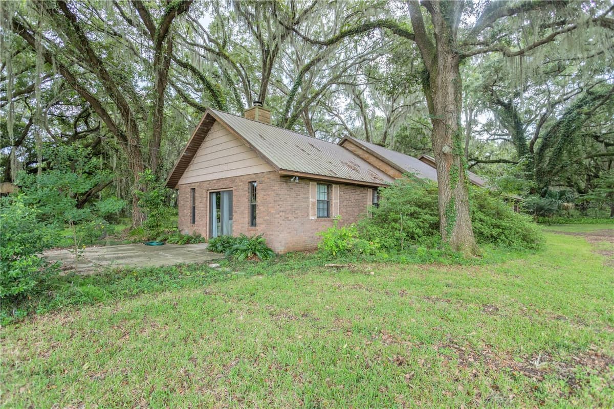 18001 HAWTHORNE ROAD — photo 7 of 90