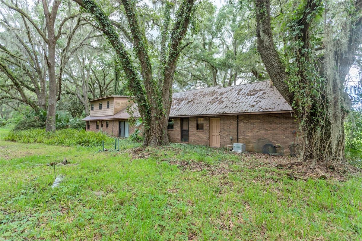 18001 HAWTHORNE ROAD — photo 9 of 90