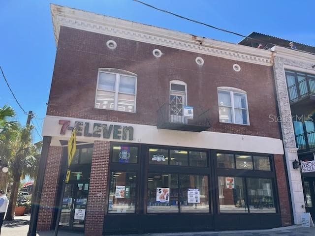 1535 7TH AVENUE — photo 3 of 13