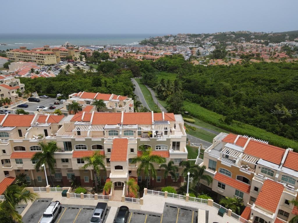 Palms Inn Drive PALMANOVA VILLAGE — photo 4 of 37