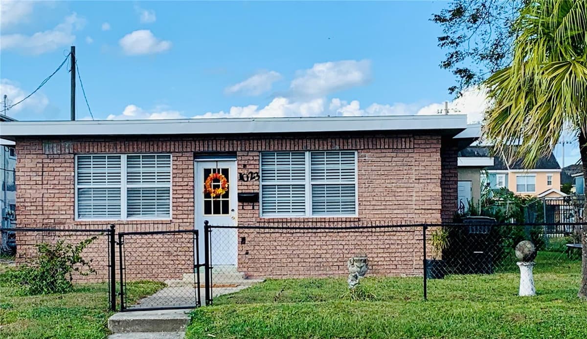 1023 GORE STREET — photo 1 of 17