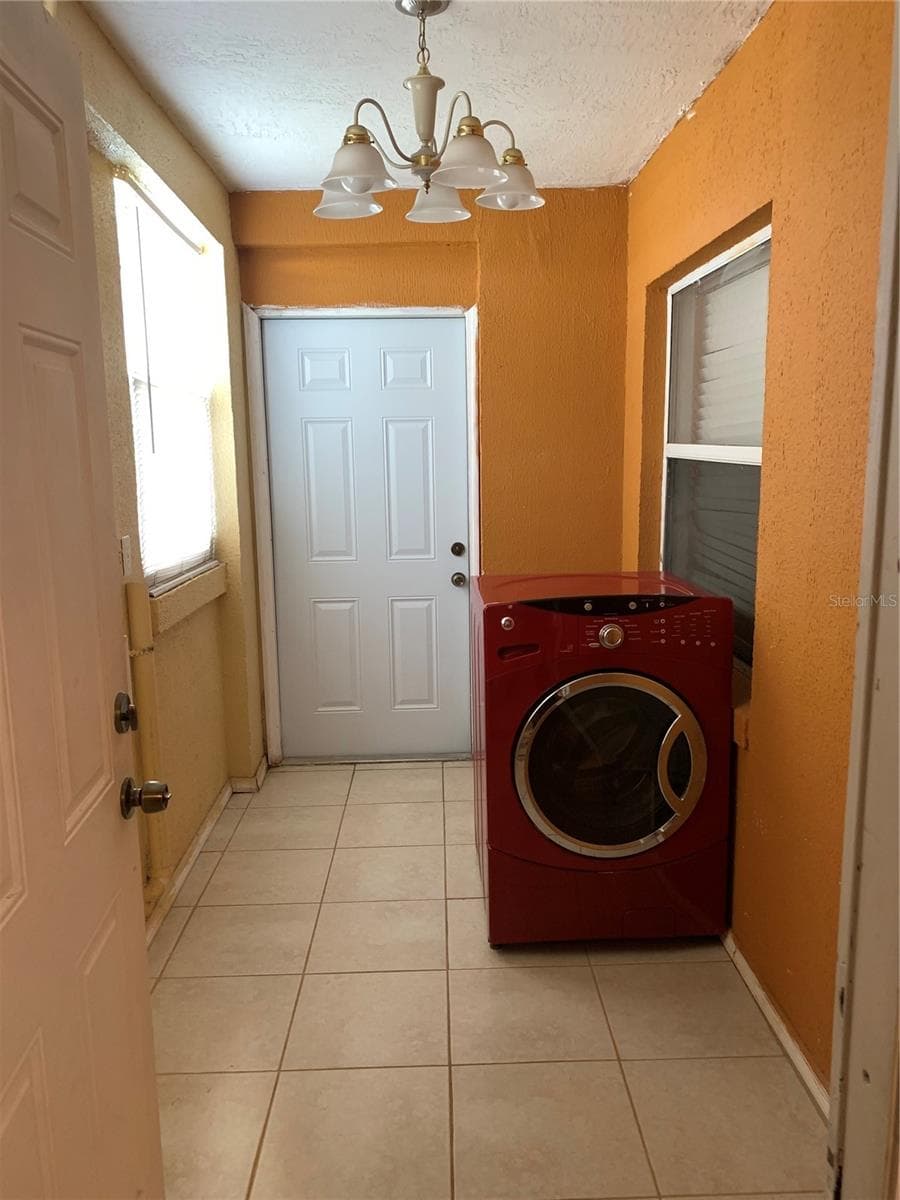 1023 GORE STREET — photo 12 of 17