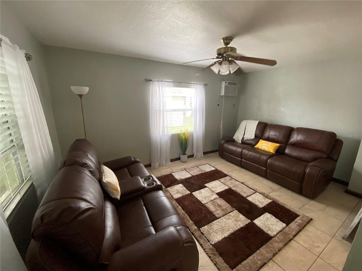 1023 GORE STREET — photo 2 of 17