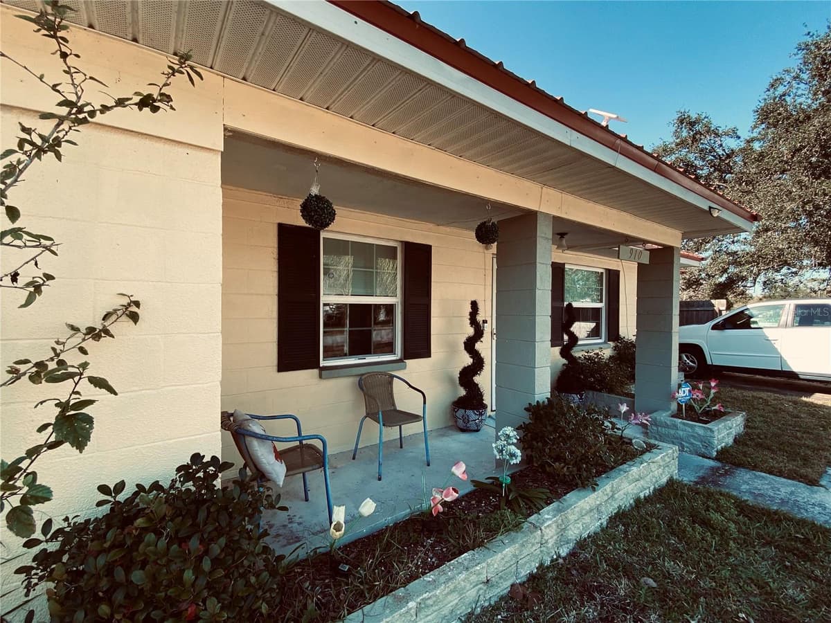910 LAKE AVENUE — photo 1 of 23