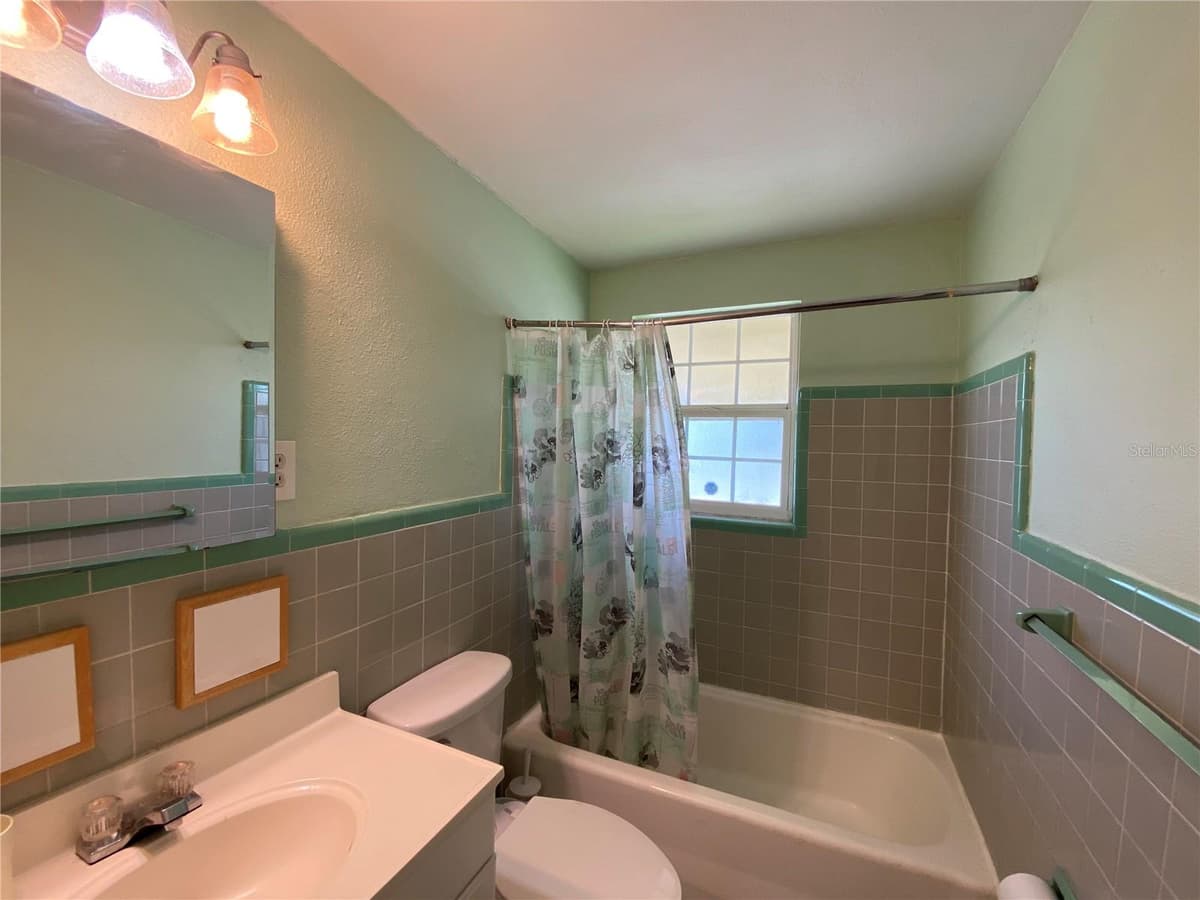 910 LAKE AVENUE — photo 17 of 23