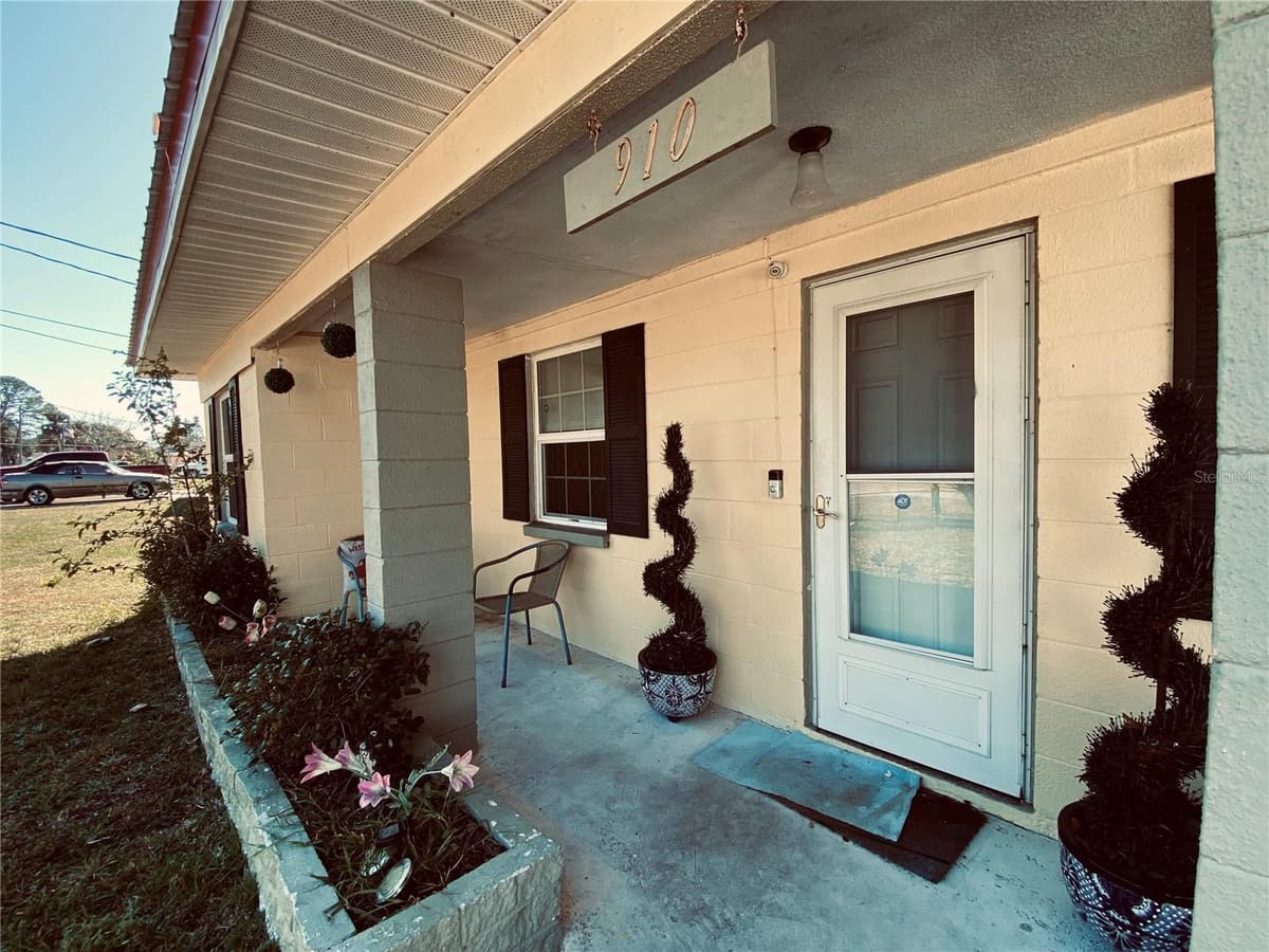 910 LAKE AVENUE — photo 18 of 23