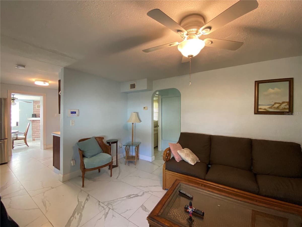 910 LAKE AVENUE — photo 5 of 23