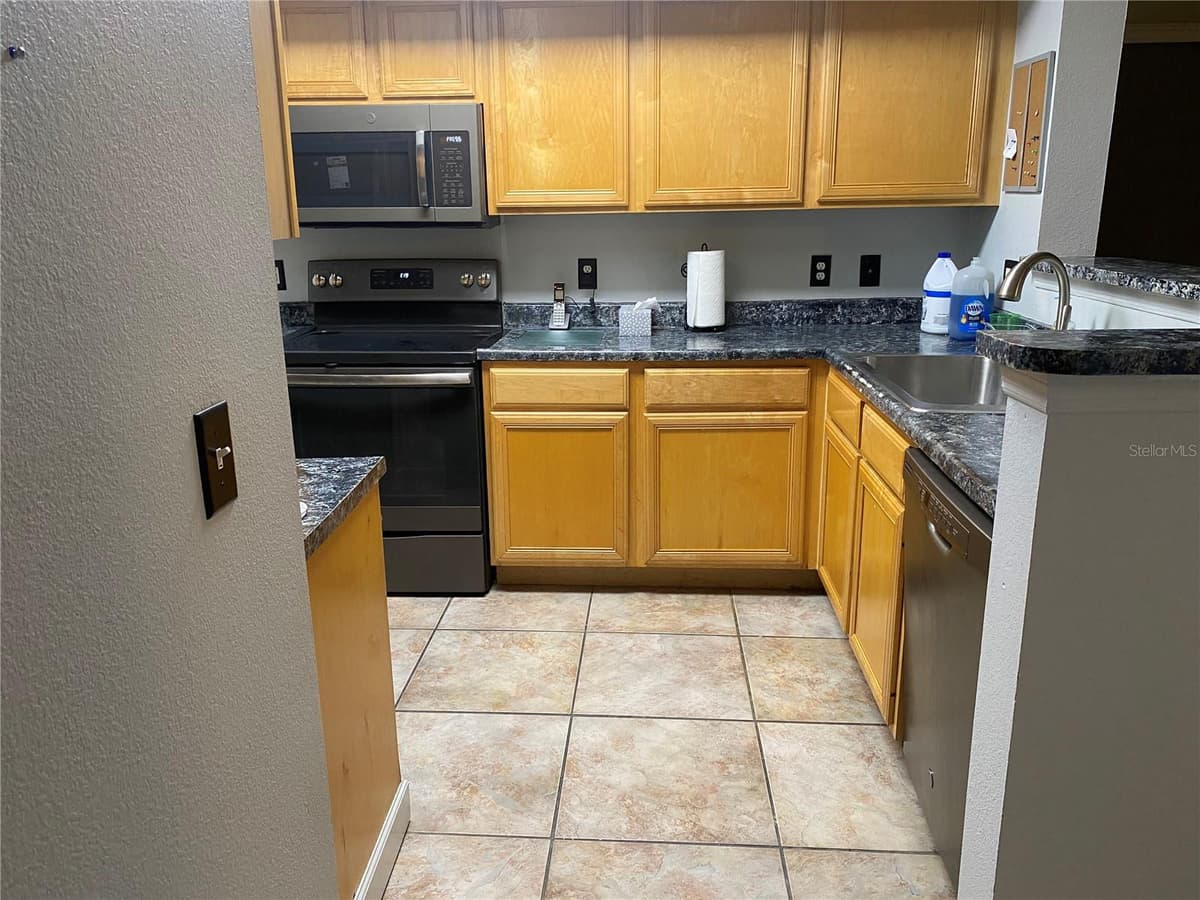 1010 VILLAGIO CIRCLE — photo 3 of 9