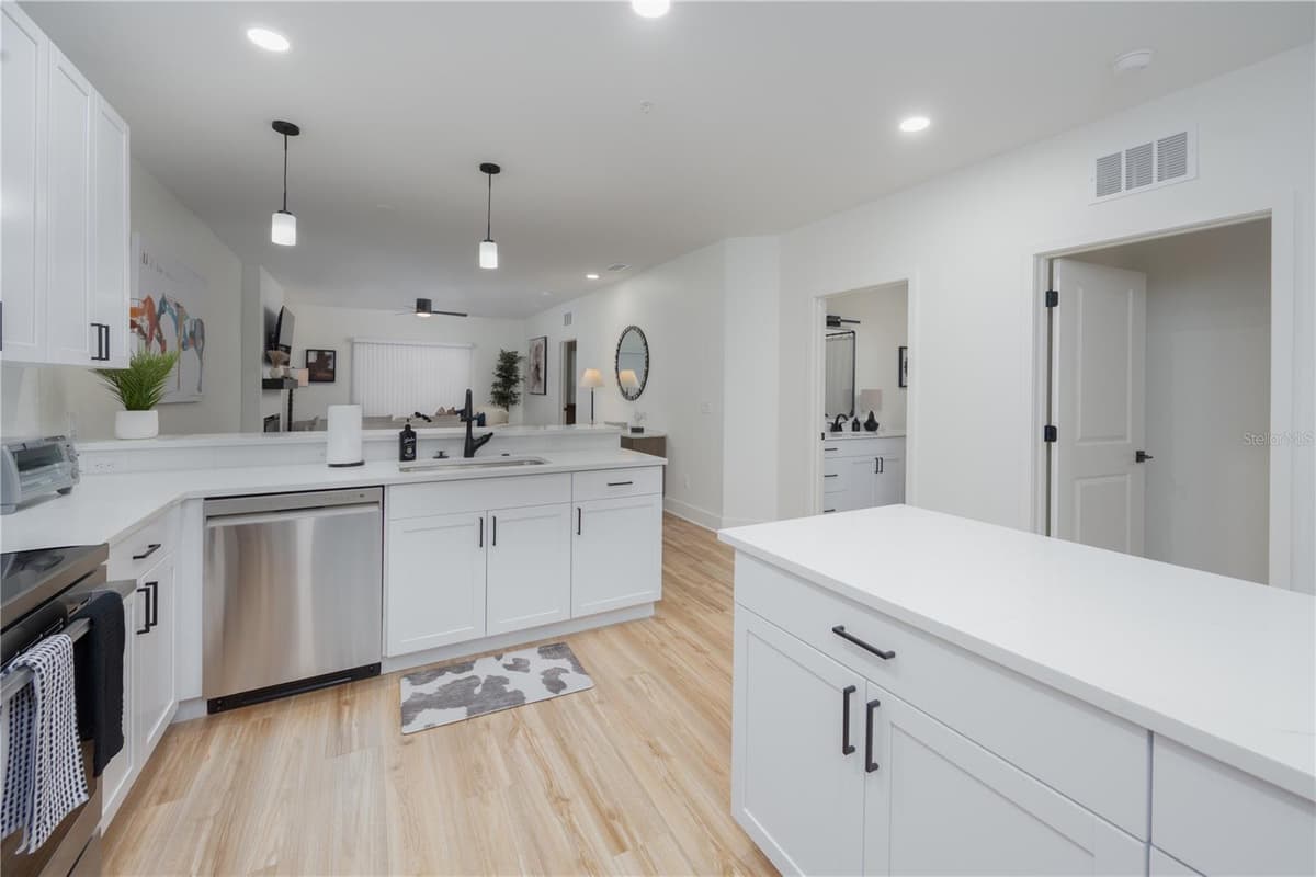 419 1ST AVENUE — photo 9 of 24