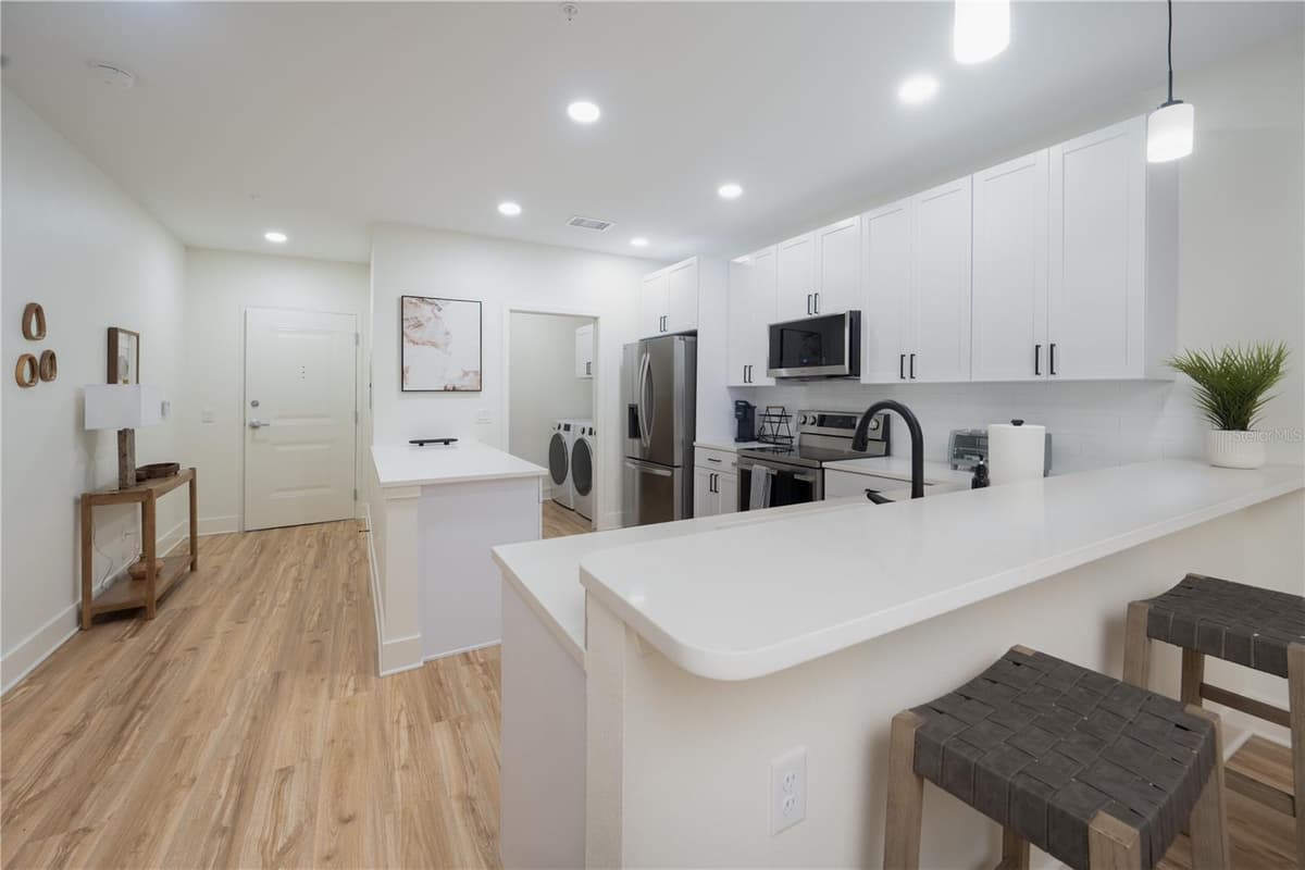 419 1ST AVENUE — photo 10 of 24