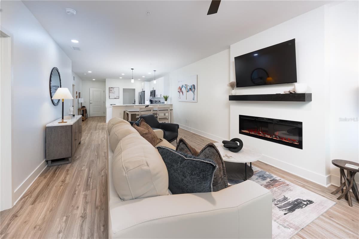 419 1ST AVENUE — photo 3 of 24