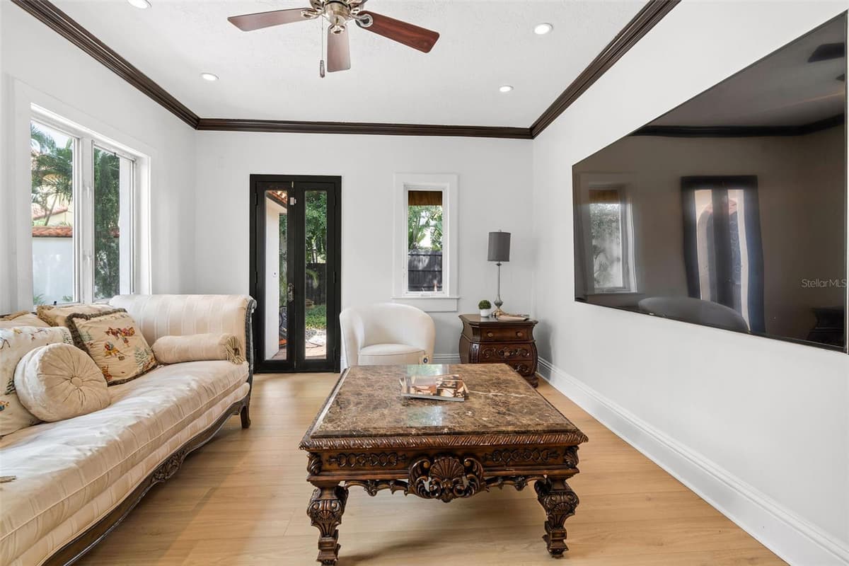 100 DAVIS BOULEVARD — photo 14 of 40