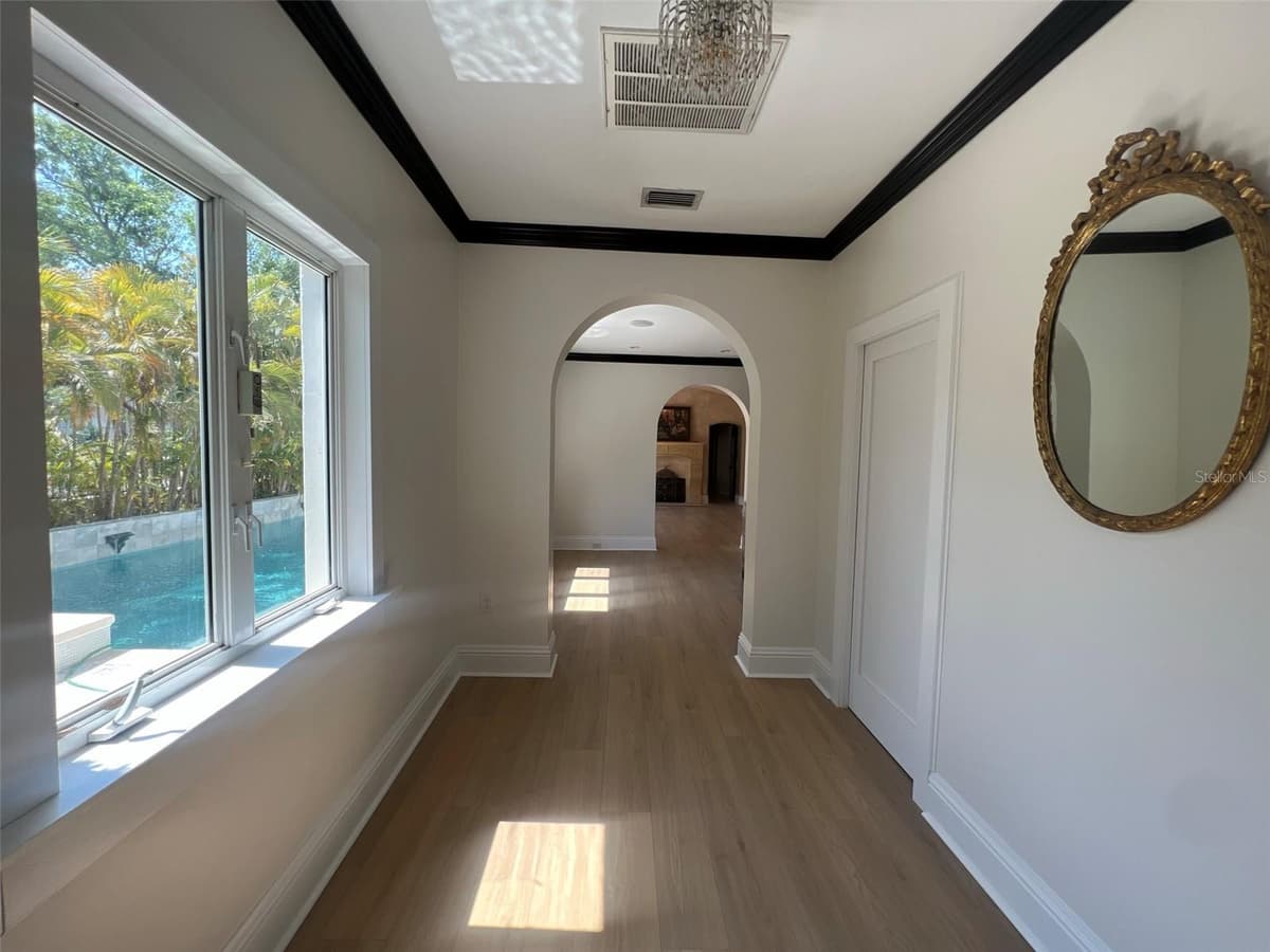 100 DAVIS BOULEVARD — photo 4 of 40