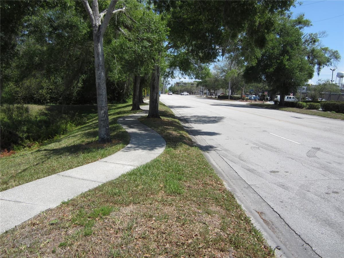 209 CRYSTAL GROVE BOULEVARD — photo 4 of 10