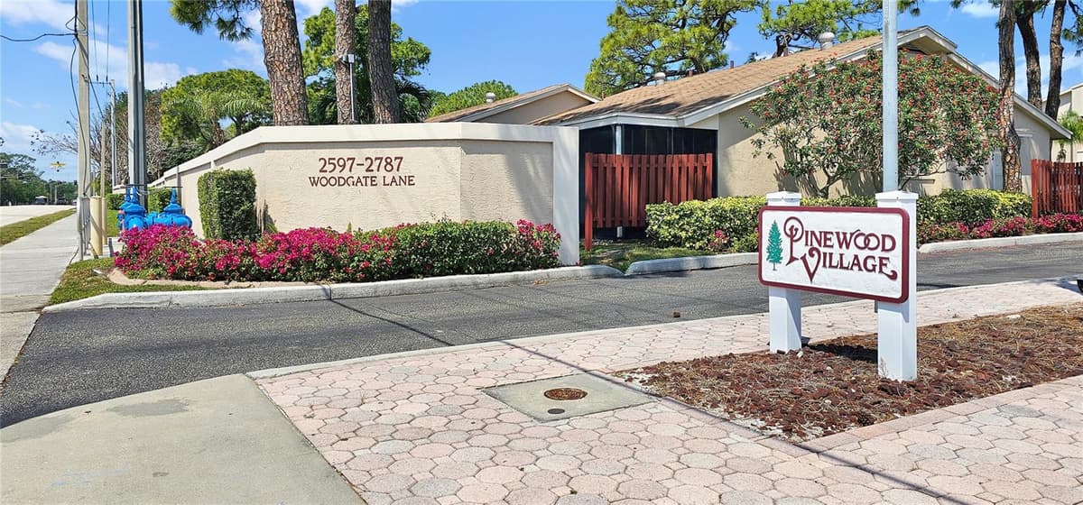 2763 WOODGATE LANE — photo 16 of 18