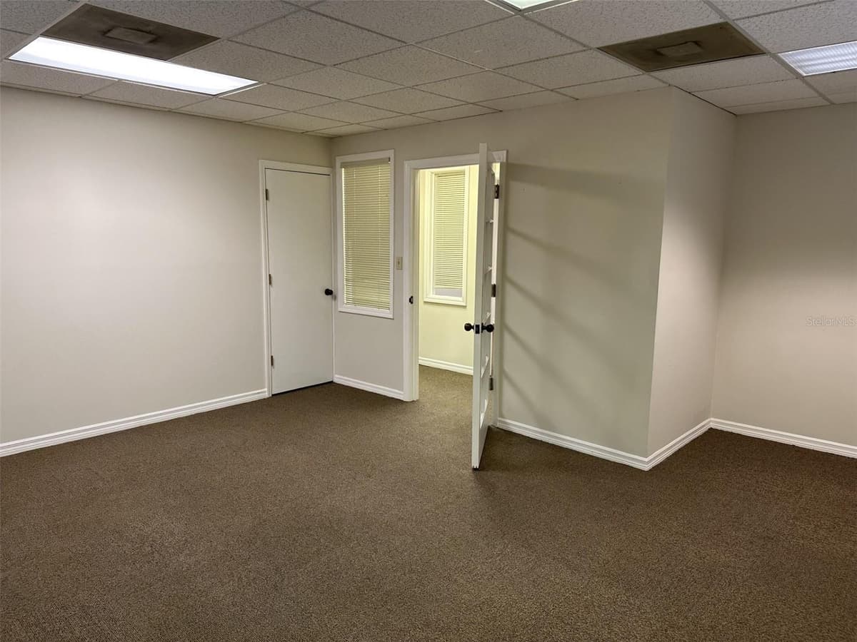 901 DOUGLAS AVENUE — photo 15 of 25
