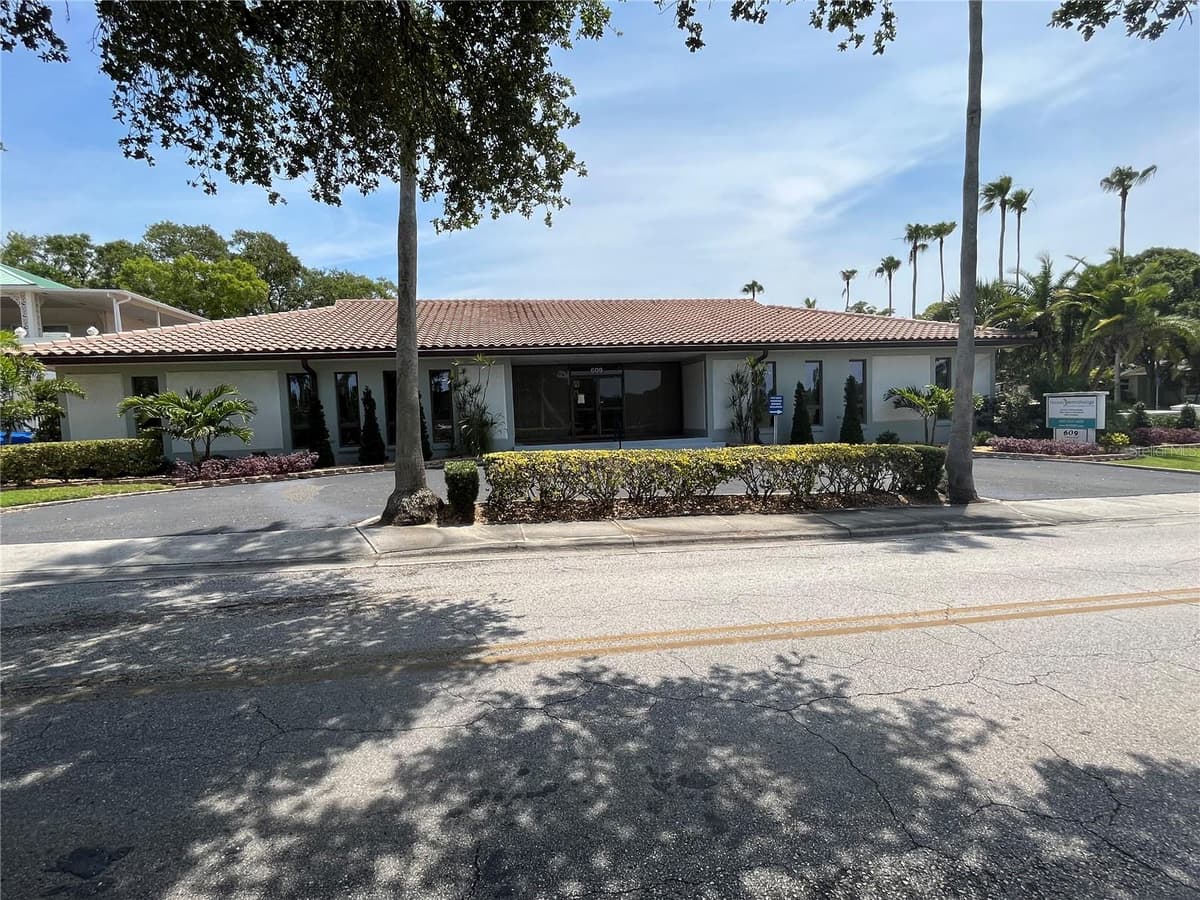 609 INDIAN ROCKS ROAD — photo 1 of 4