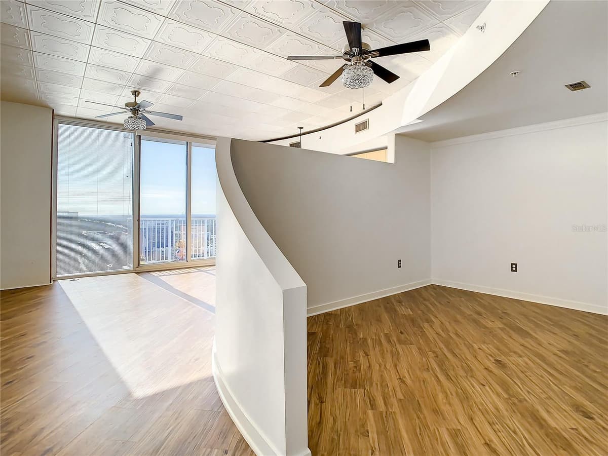 155 COURT AVENUE — photo 9 of 43