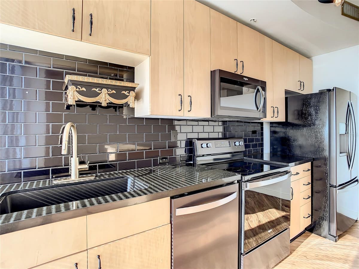 155 COURT AVENUE — photo 12 of 43