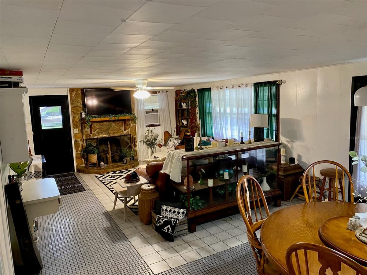 3801 US HIGHWAY 17 92 — photo 4 of 11