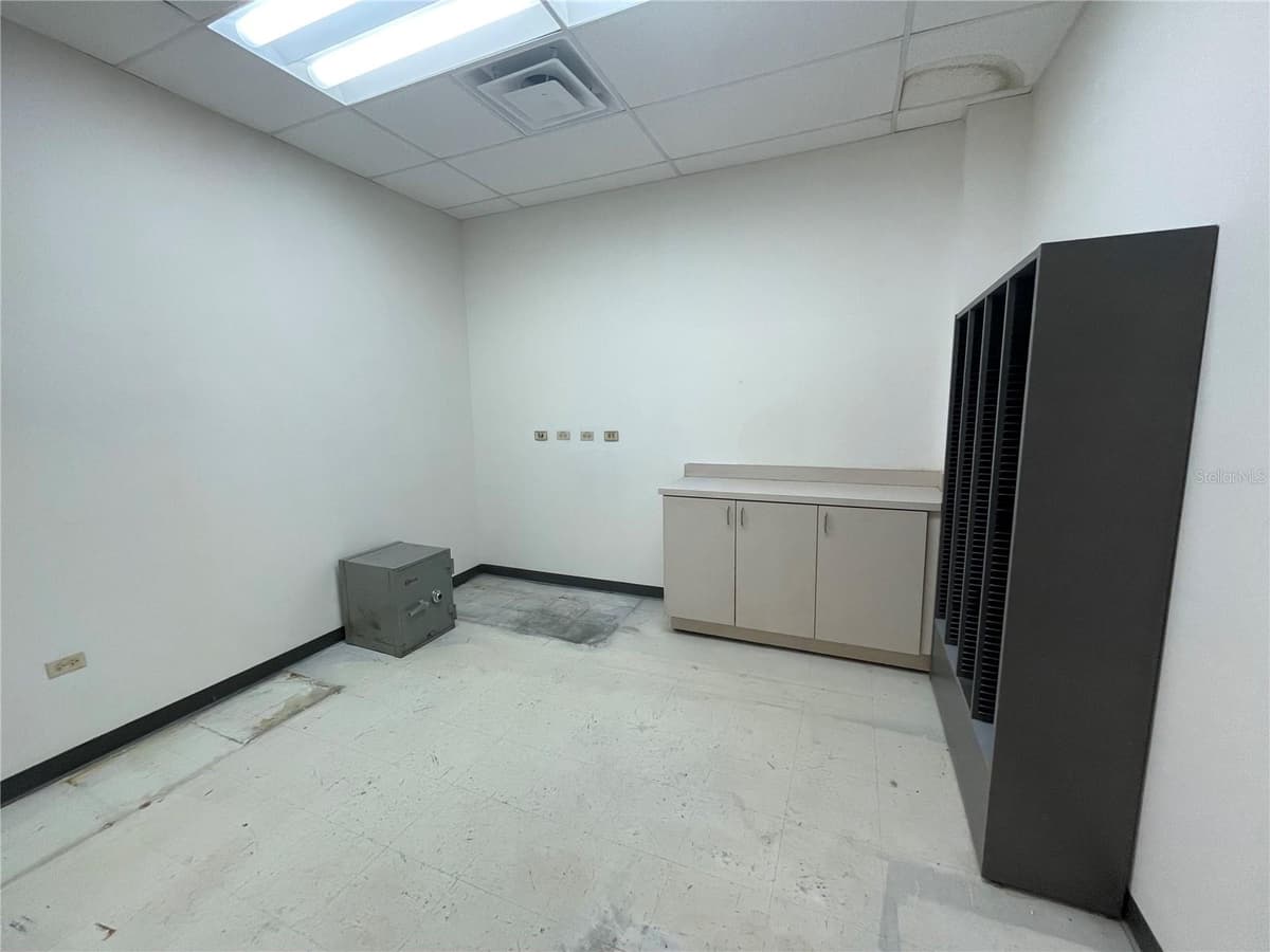 580 BUCHANAN — photo 13 of 14