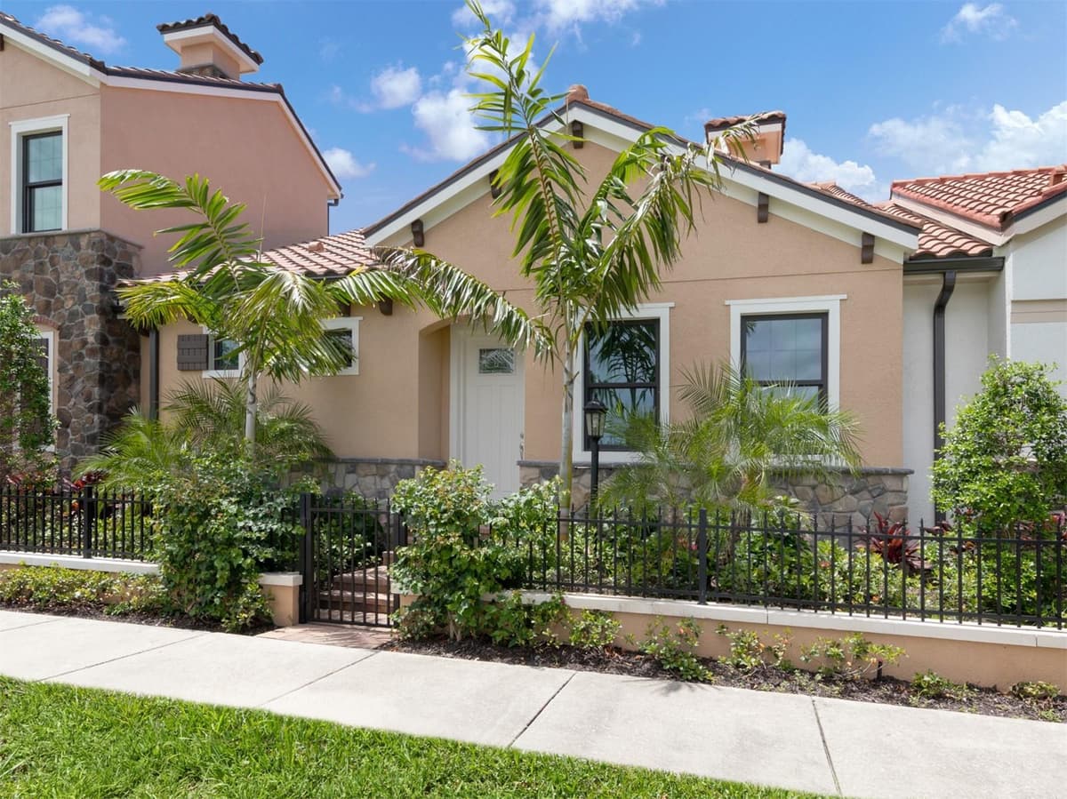 930 VENICE AVENUE — photo 1 of 12