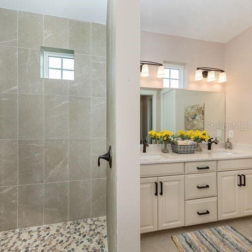 930 VENICE AVENUE — photo 7 of 12