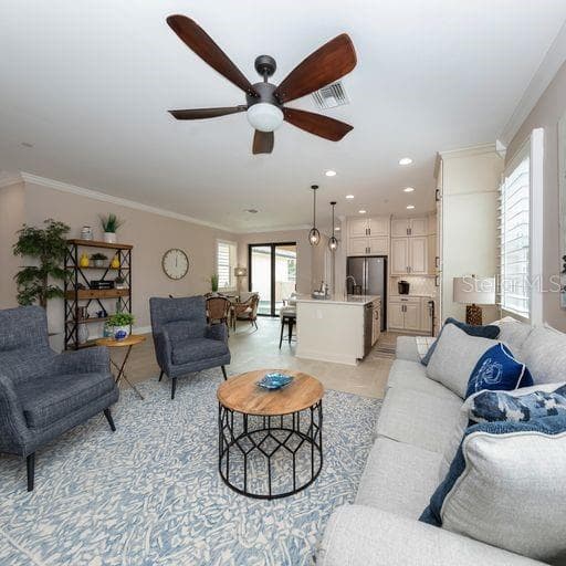 930 VENICE AVENUE — photo 4 of 12