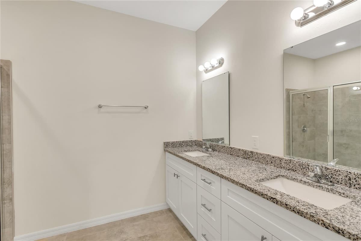 206 CRESCENT DRIVE — photo 12 of 22