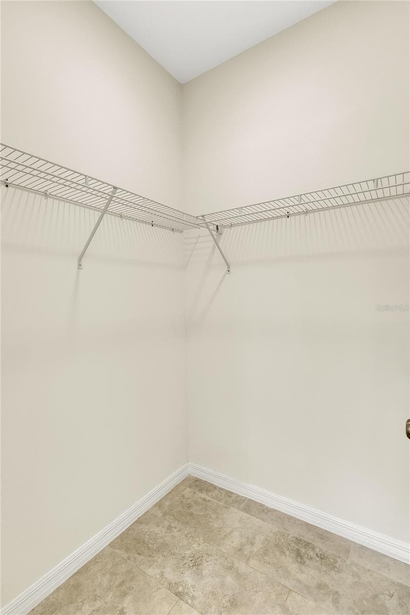 206 CRESCENT DRIVE — photo 11 of 22