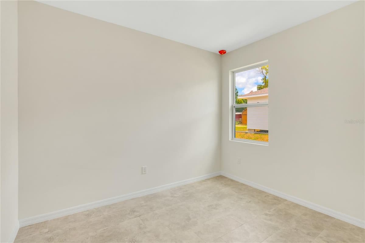206 CRESCENT DRIVE — photo 17 of 22
