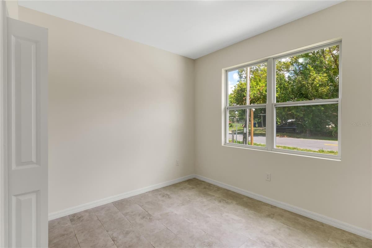 206 CRESCENT DRIVE — photo 14 of 22