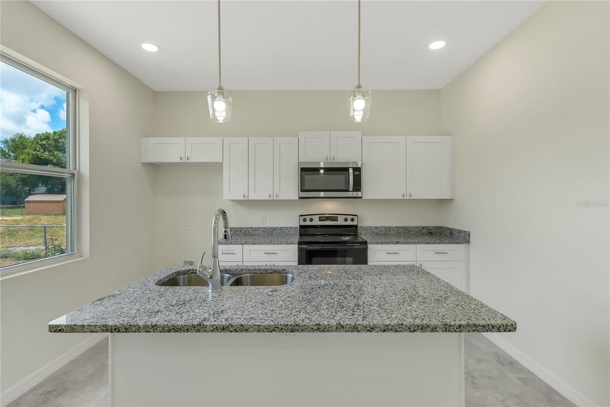 206 CRESCENT DRIVE — photo 5 of 22