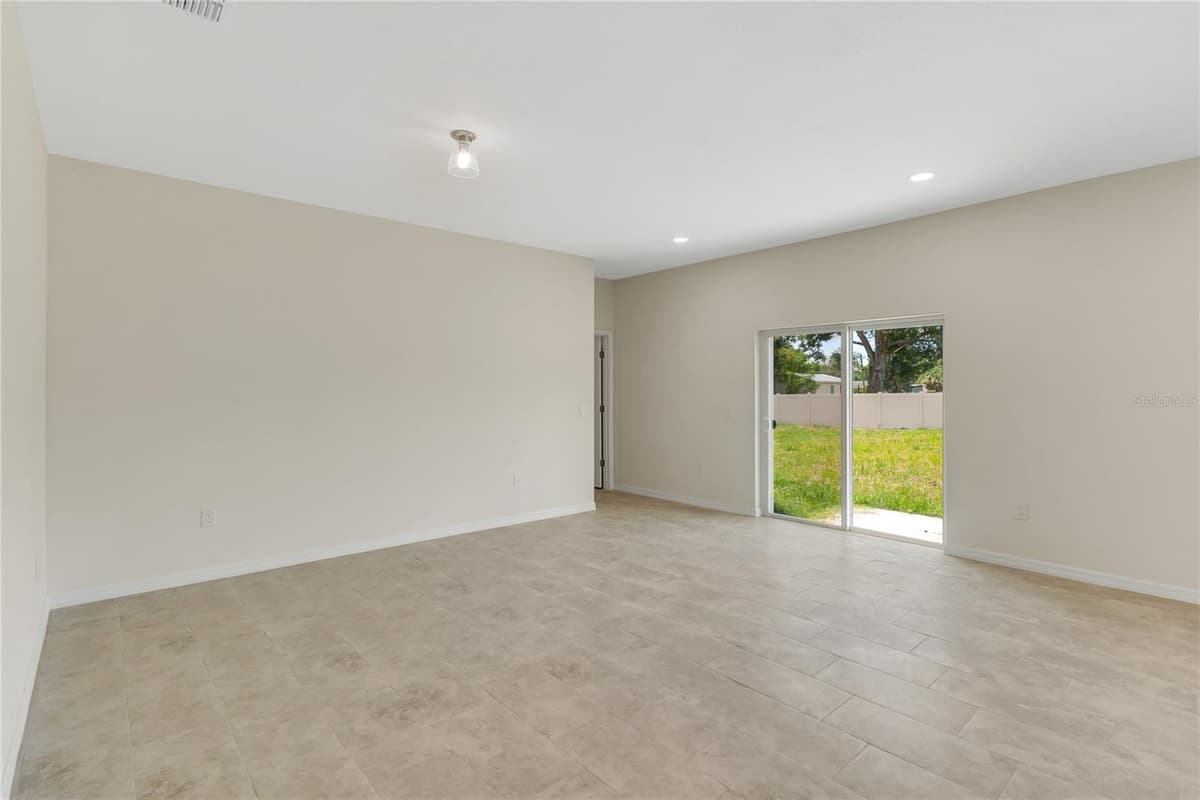 206 CRESCENT DRIVE — photo 7 of 22