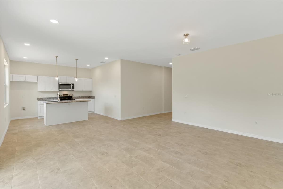 206 CRESCENT DRIVE — photo 8 of 22