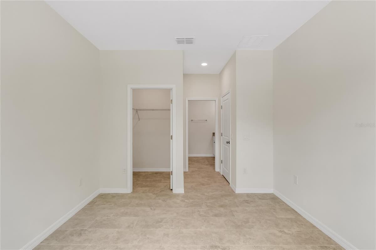 206 CRESCENT DRIVE — photo 10 of 22