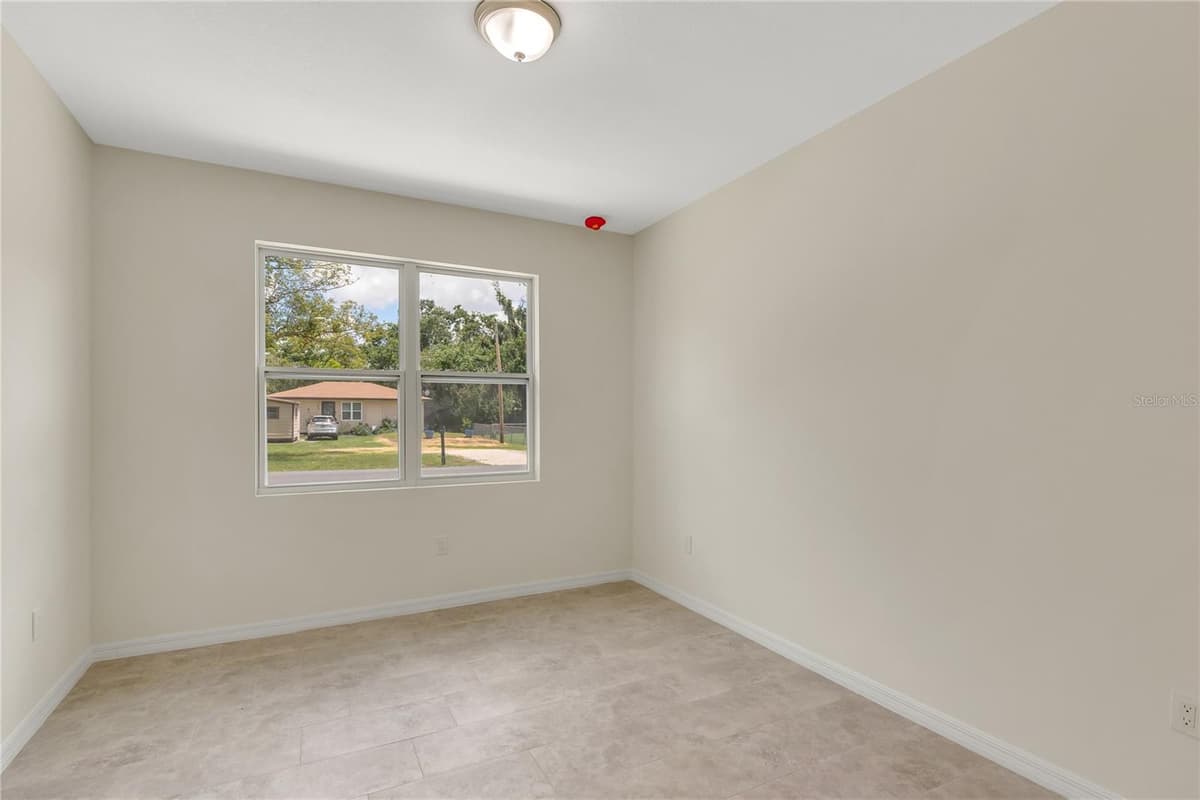 206 CRESCENT DRIVE — photo 9 of 22