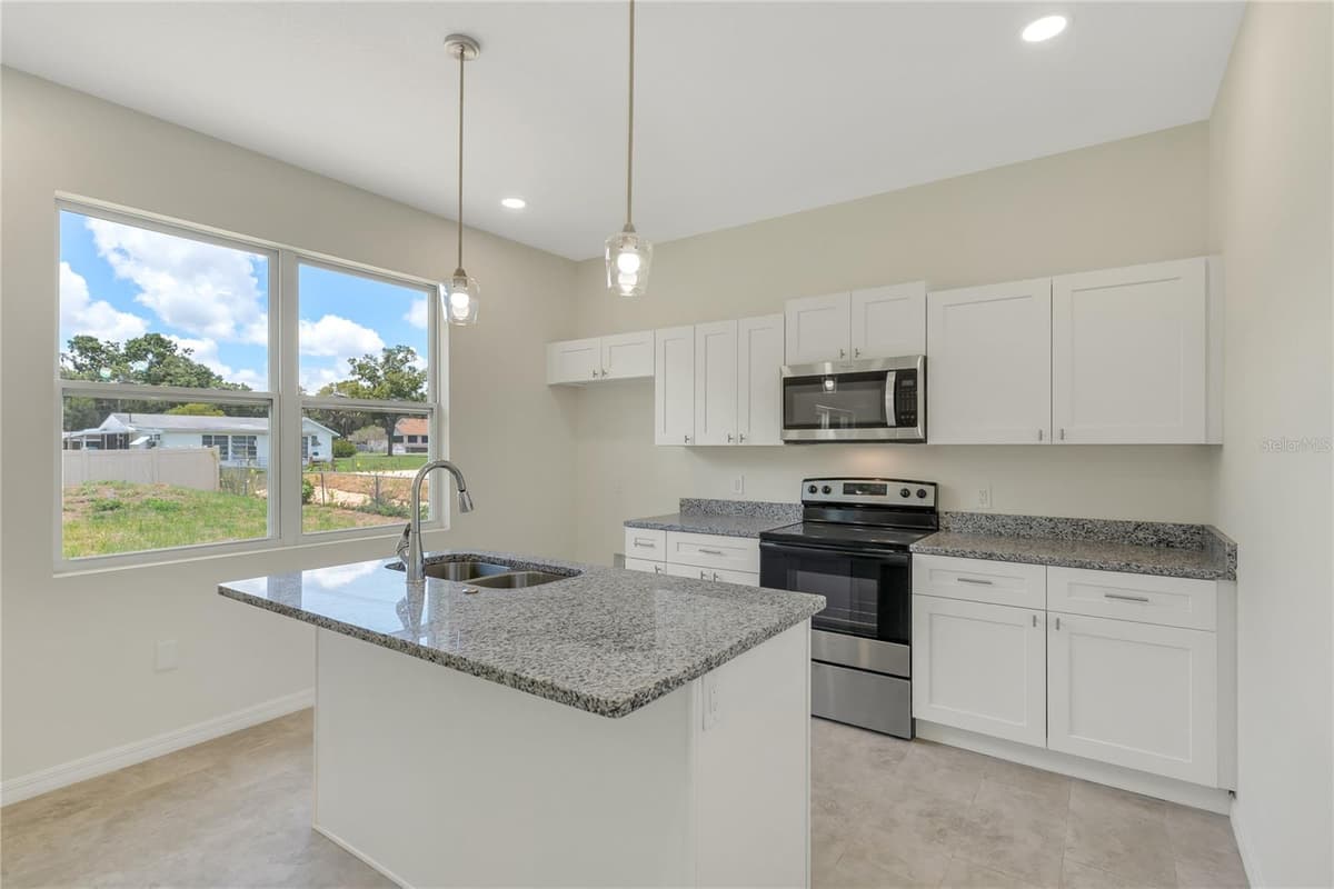 206 CRESCENT DRIVE — photo 4 of 22