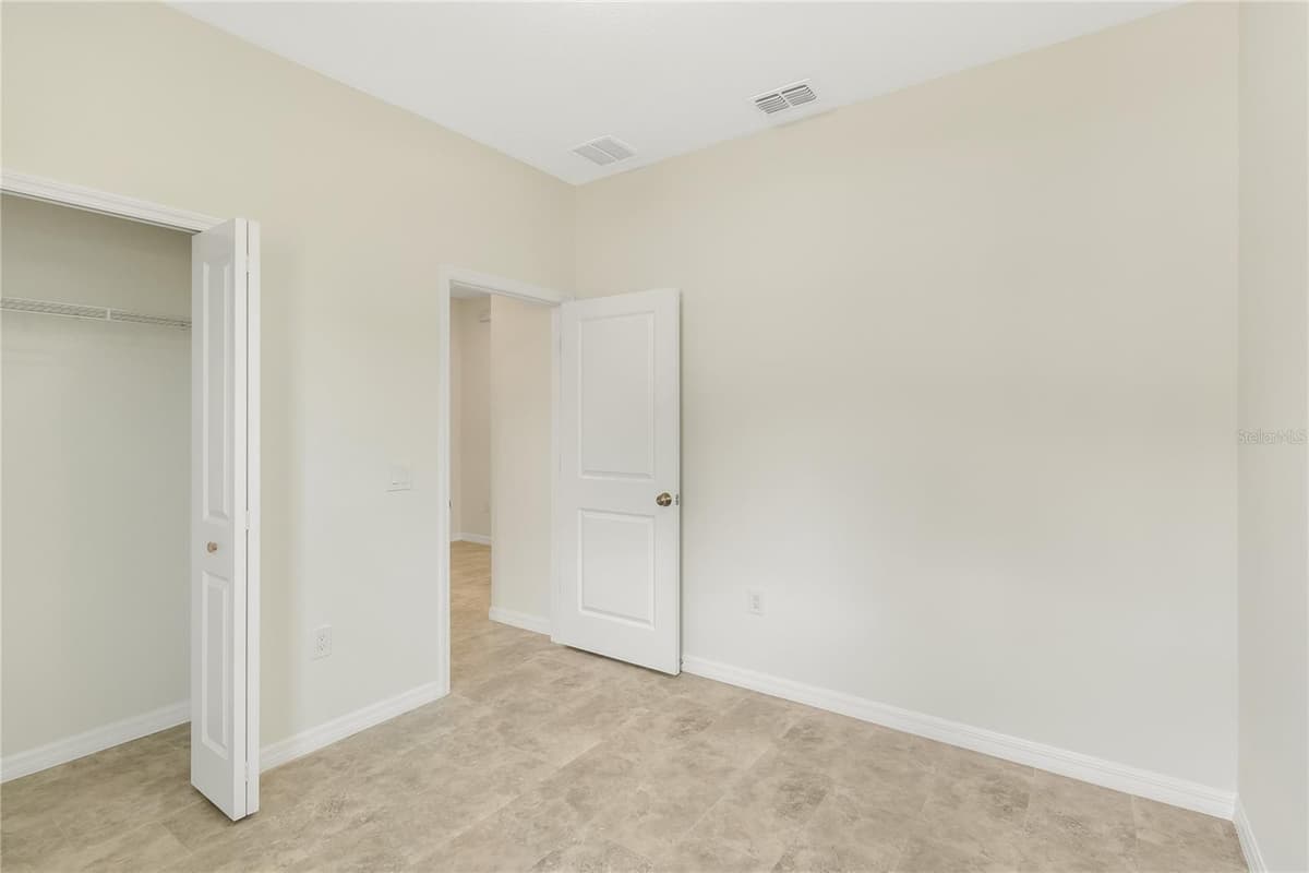 206 CRESCENT DRIVE — photo 18 of 22