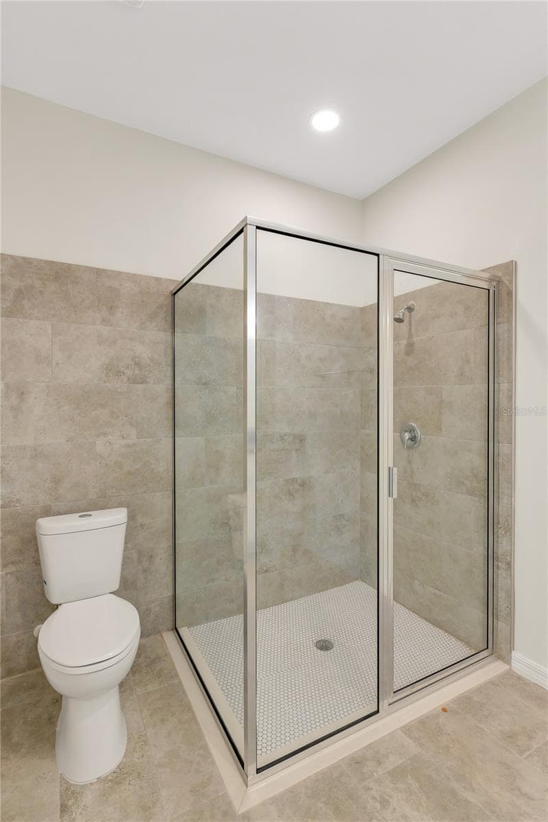 206 CRESCENT DRIVE — photo 13 of 22