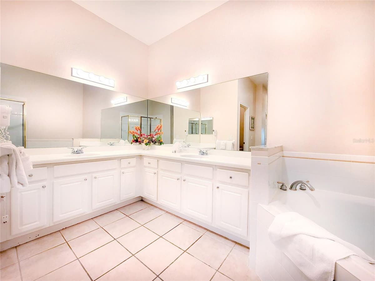 716 LUCAYA LOOP — photo 18 of 50