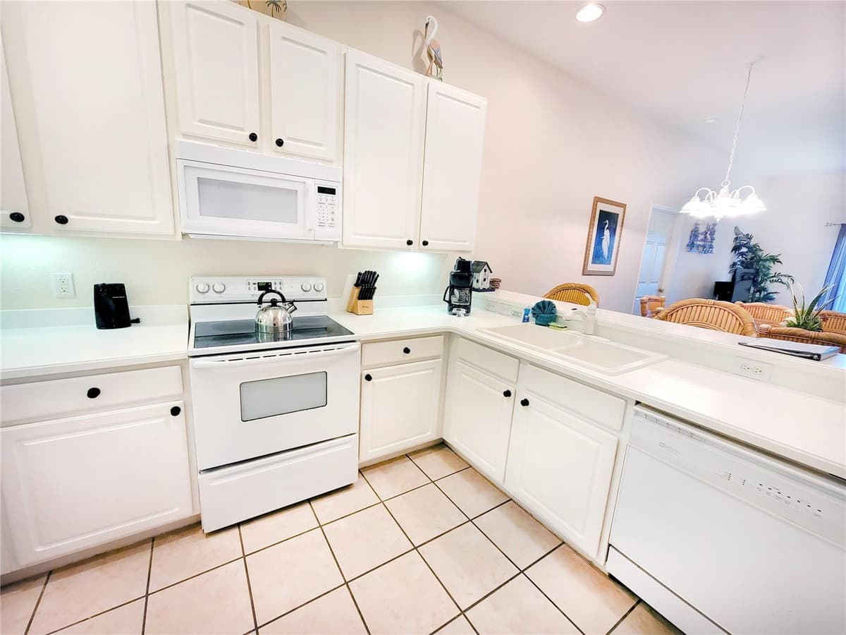 716 LUCAYA LOOP — photo 6 of 50