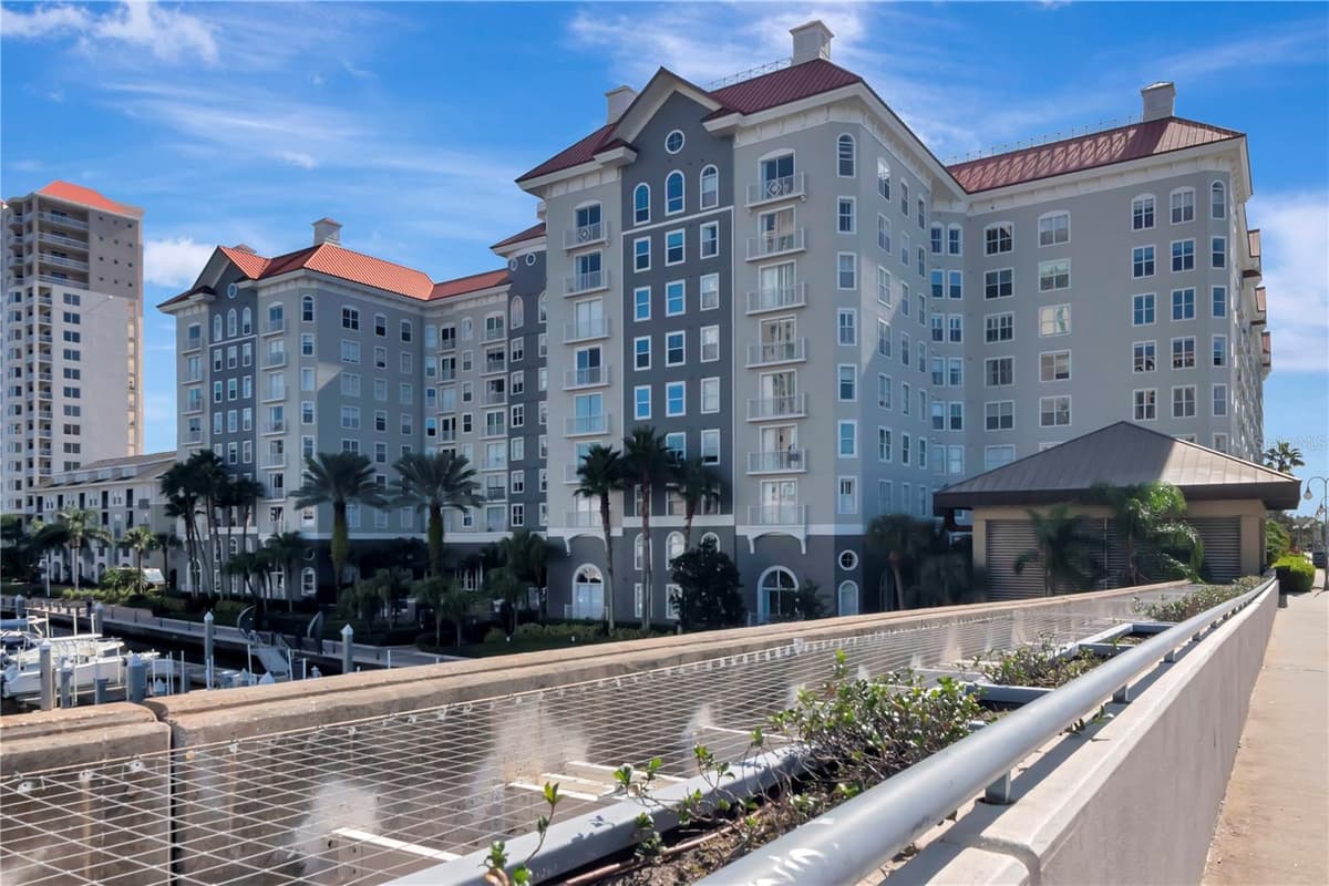 700 HARBOUR ISLAND BOULEVARD — photo 1 of 29