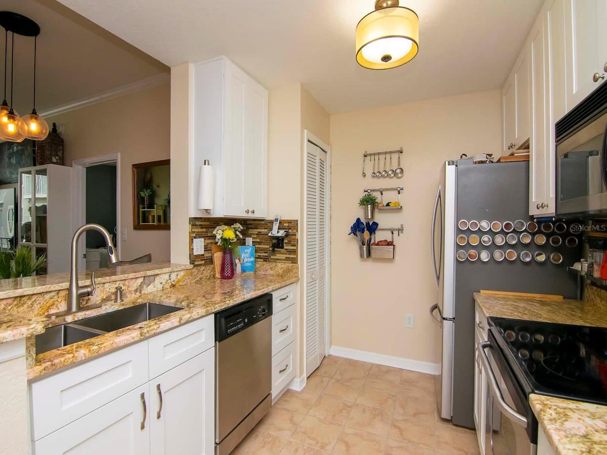 700 HARBOUR ISLAND BOULEVARD — photo 4 of 29