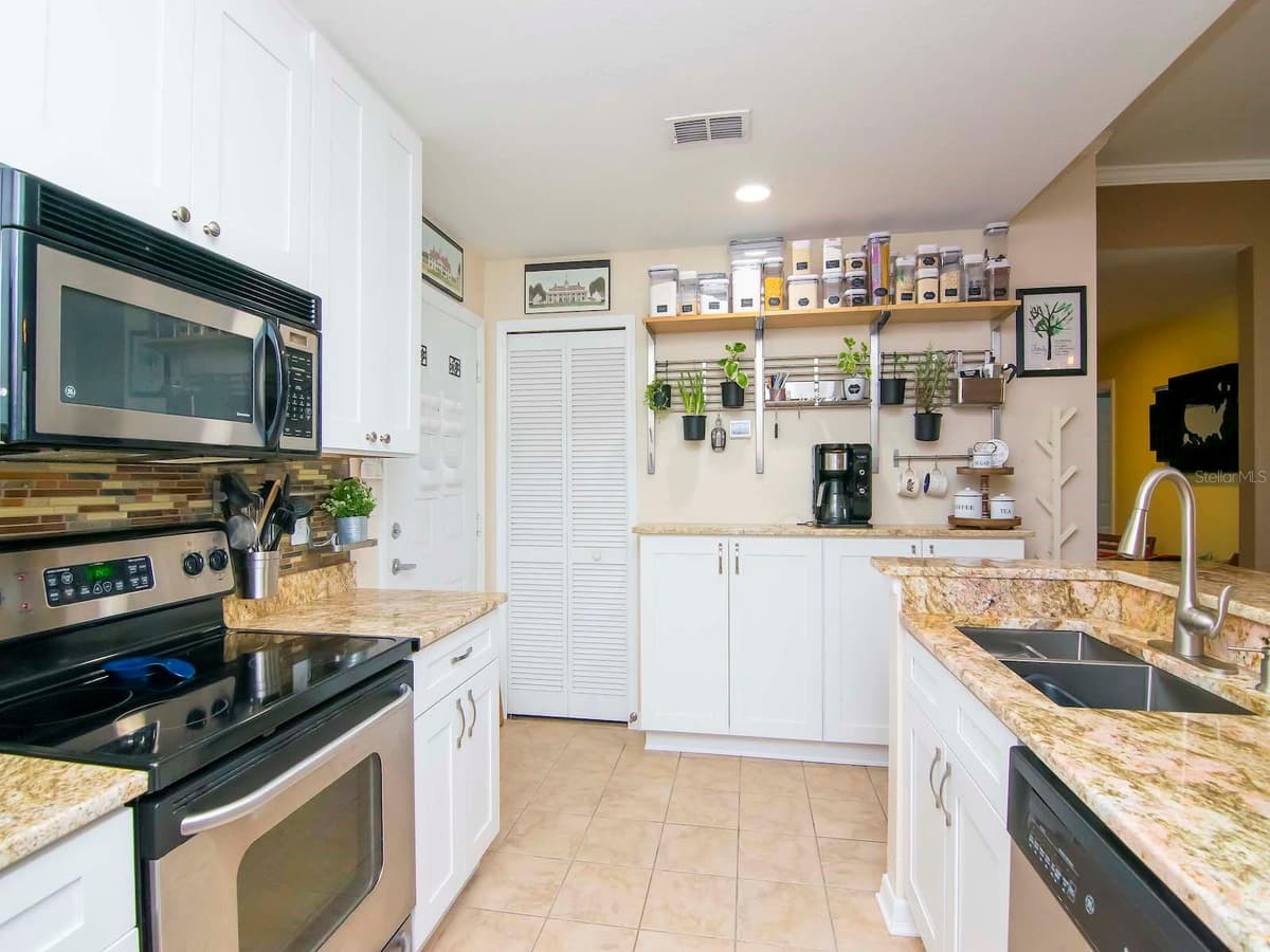 700 HARBOUR ISLAND BOULEVARD — photo 8 of 29