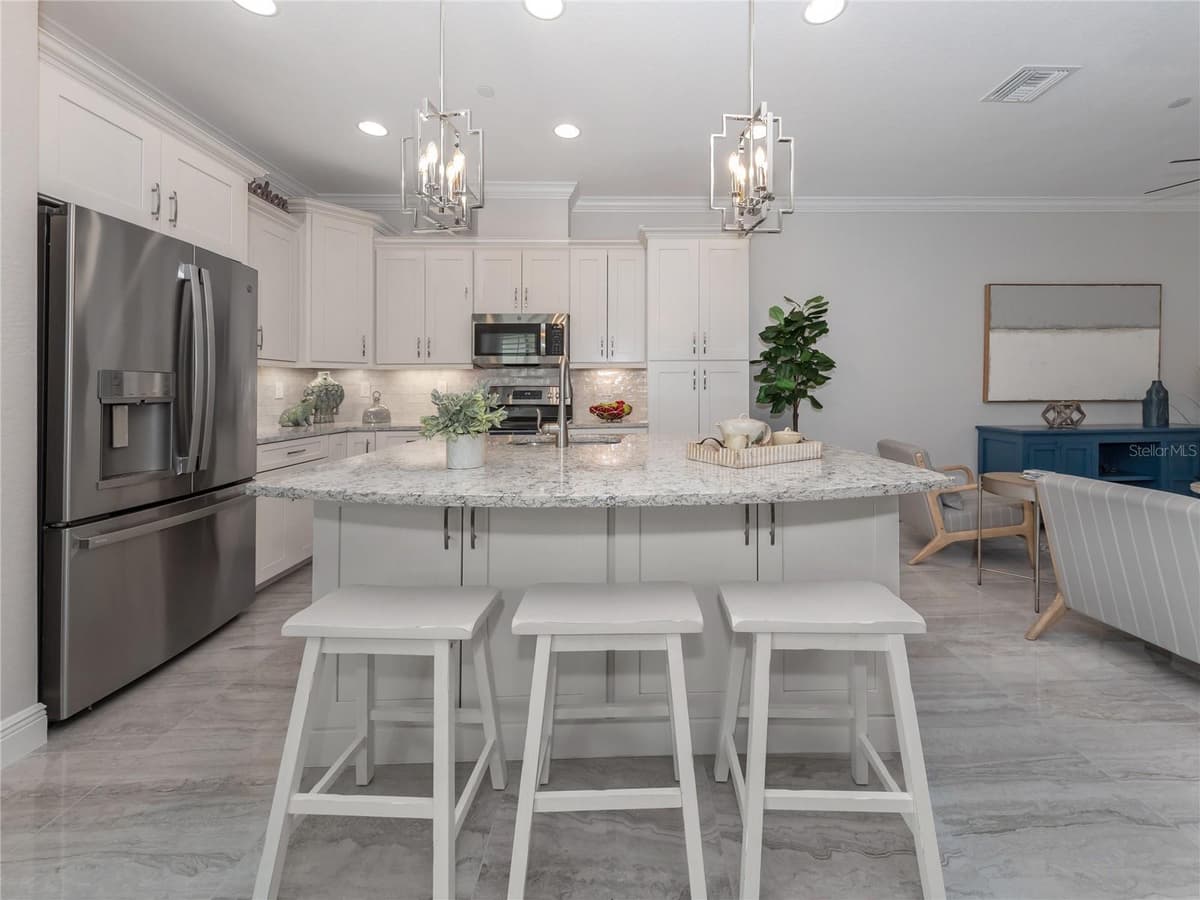 934 VENICE AVENUE — photo 3 of 34