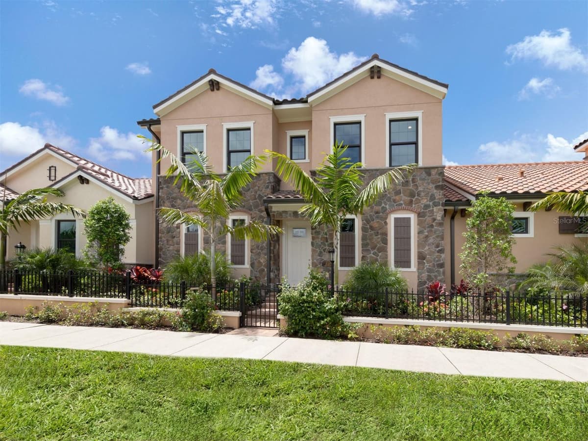 934 VENICE AVENUE — photo 1 of 34