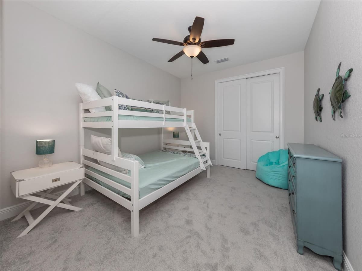 934 VENICE AVENUE — photo 13 of 34