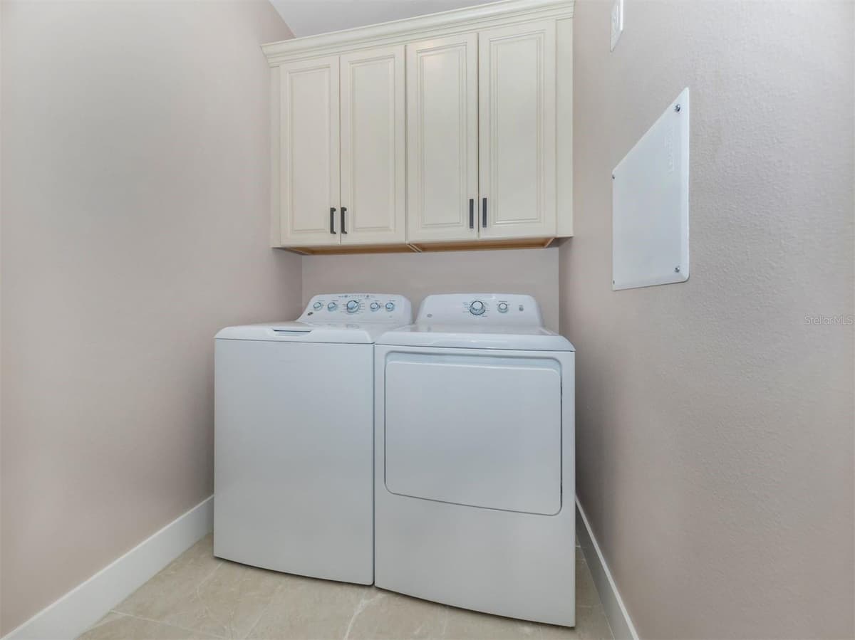 934 VENICE AVENUE — photo 10 of 34
